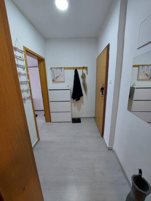 City Center Chic, Urban Apartment Скопие Екстериор снимка