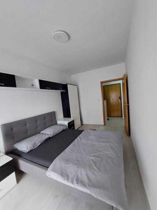 City Center Chic, Urban Apartment Скопие Екстериор снимка